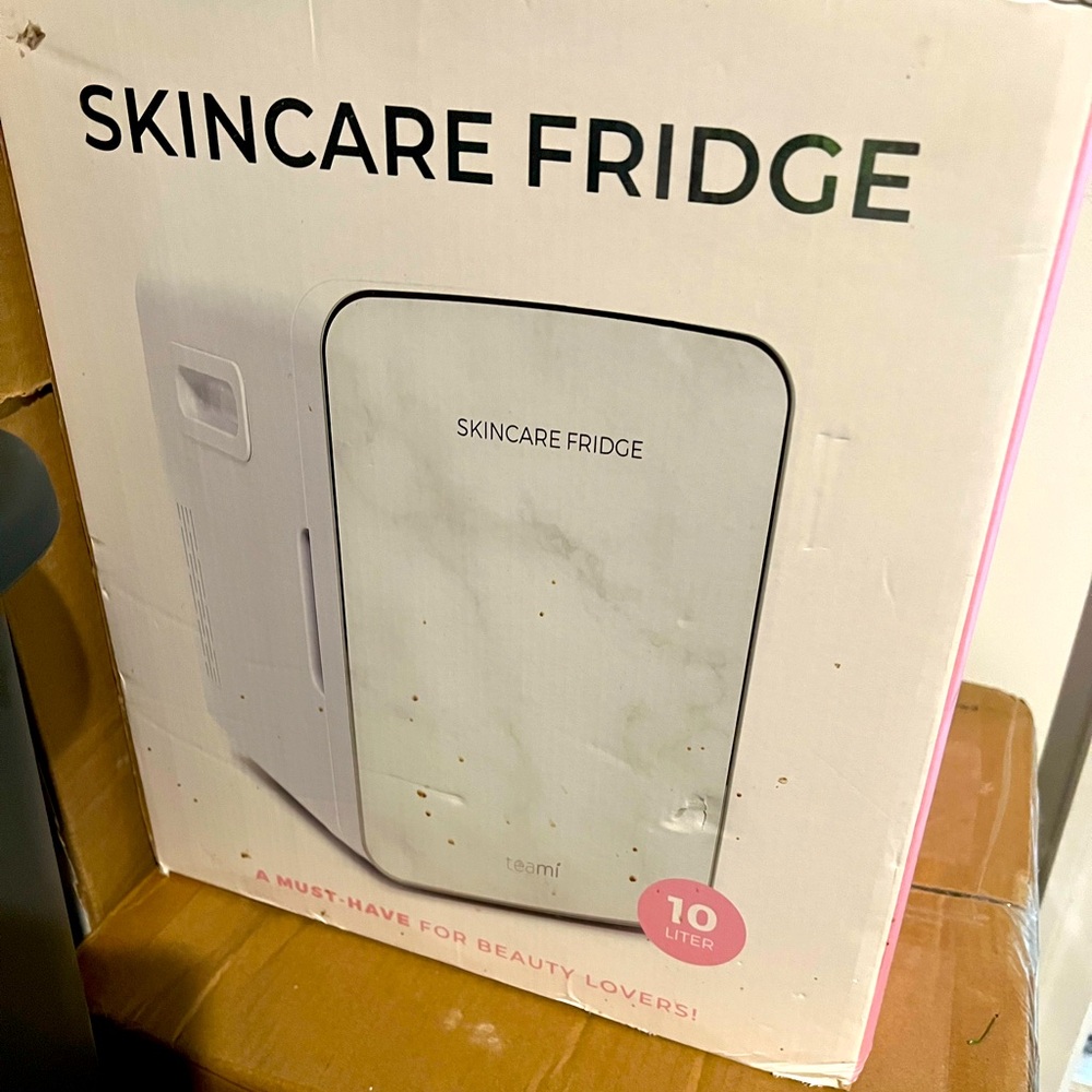 Skincare Fridge: Never opened!